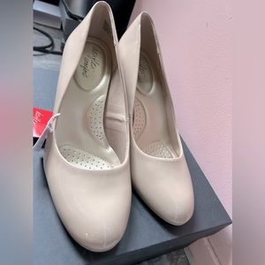 Dexflex Comfort Nude Heels Size 9